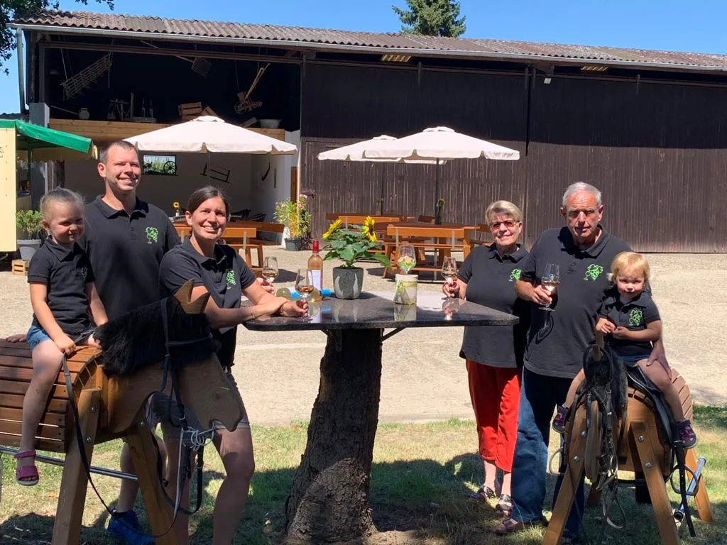 Weinbau Koob — Außenansicht des Hofs in Heppenheim